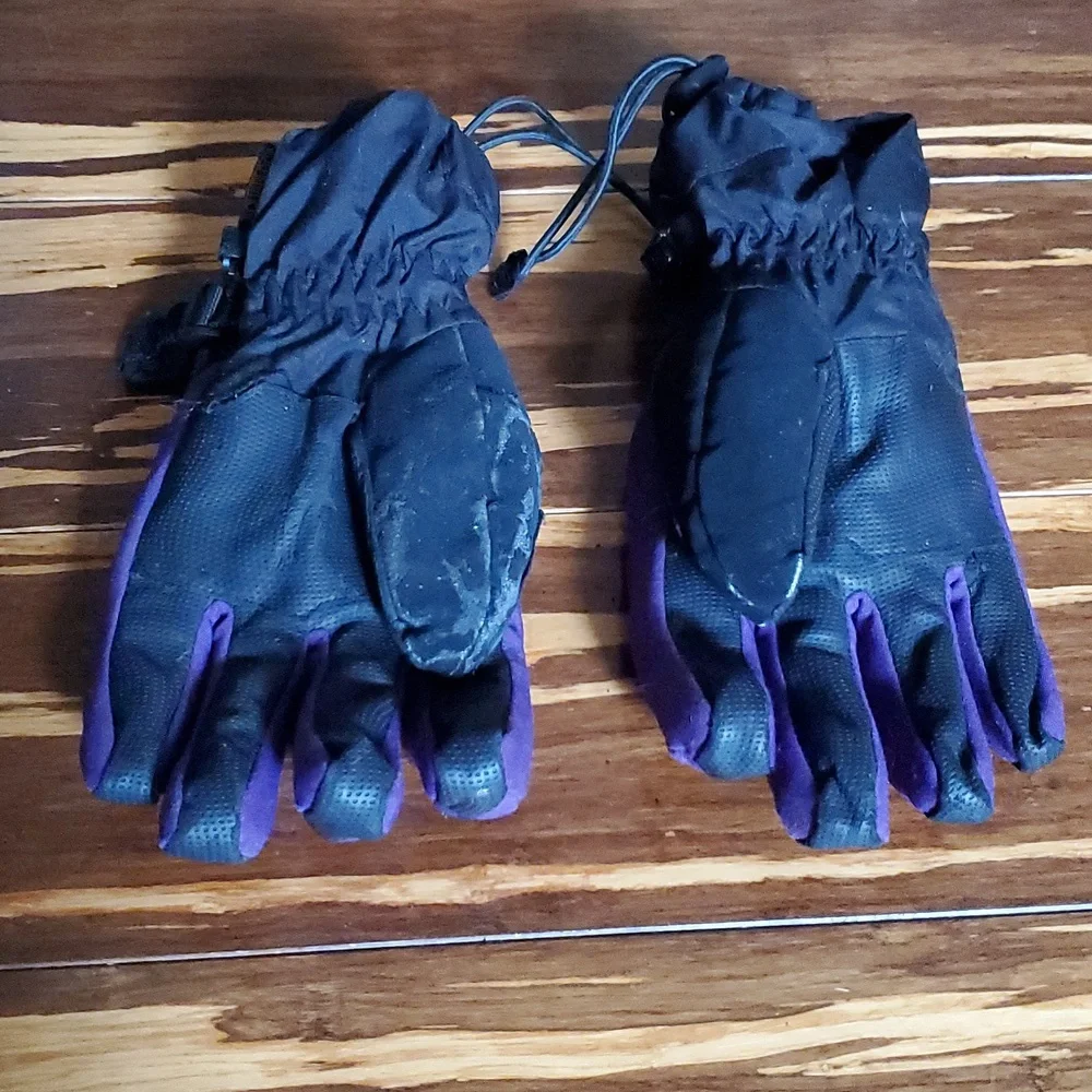 Purple gloves